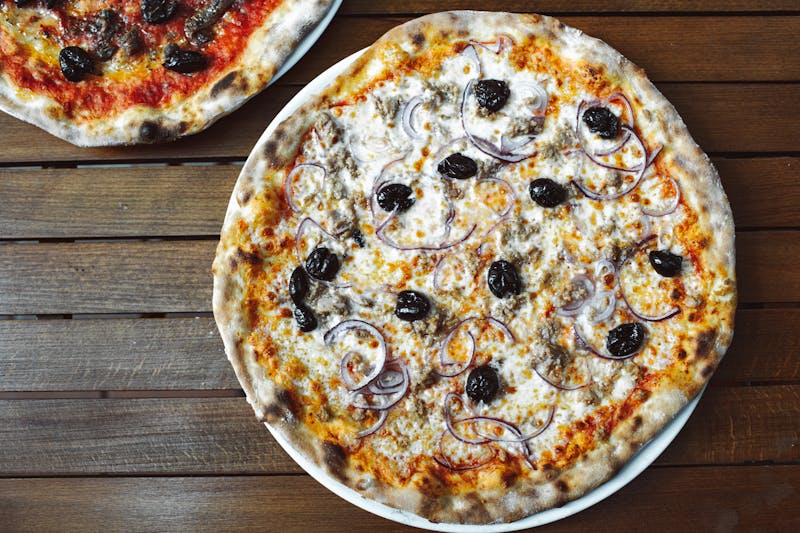 Tristan mod pizza with garlic olive oil and artichoke