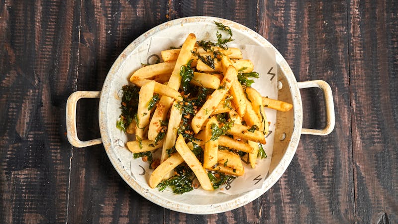 Crispy seasoned garlic fries as a mod pizza side